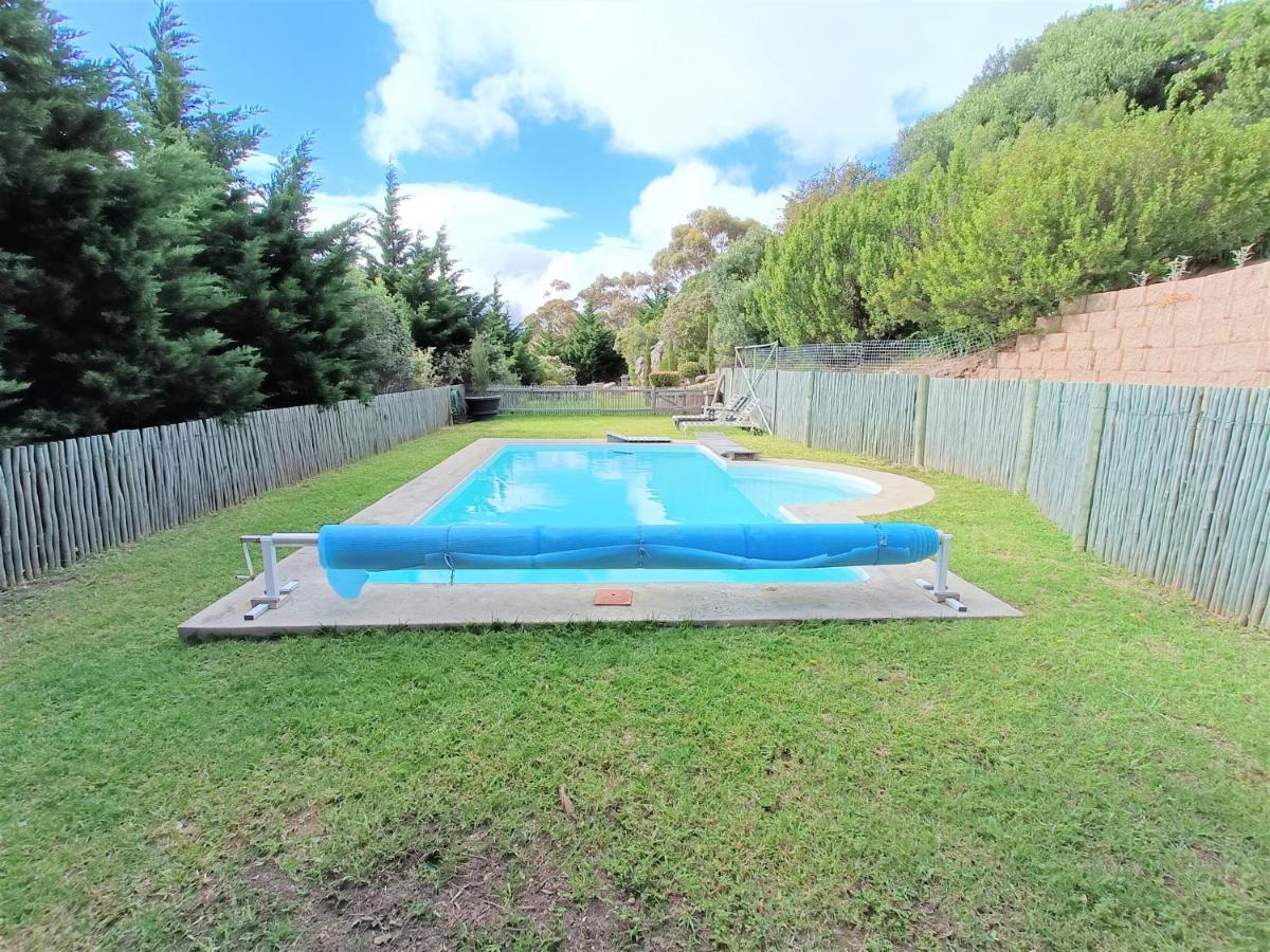 Apartment Mount Rhodes Guesthouse, Three Separate Units, Please Select Either Three Bedroom, Two And A Half Bedroom Or One Bedroom