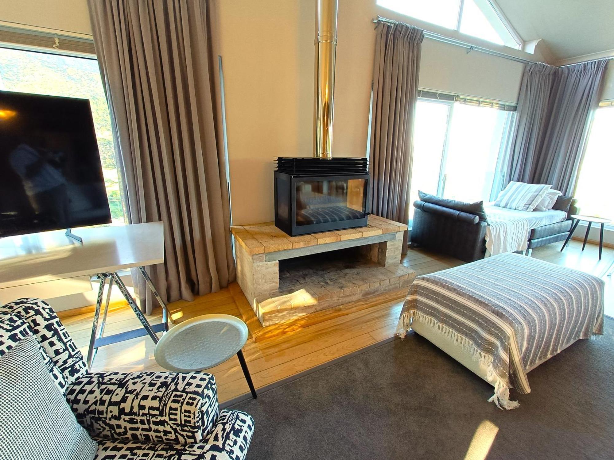 Mount Rhodes Guesthouse, Three Separate Units, Please Select Either Three Bedroom, Two And A Half Bedroom Or One Bedroom