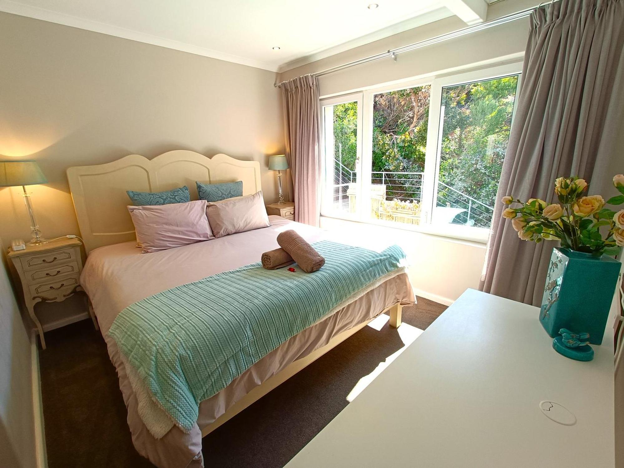 Apartment Mount Rhodes Guesthouse, Three Separate Units, Please Select Either Three Bedroom, Two And A Half Bedroom Or One Bedroom Cape Town