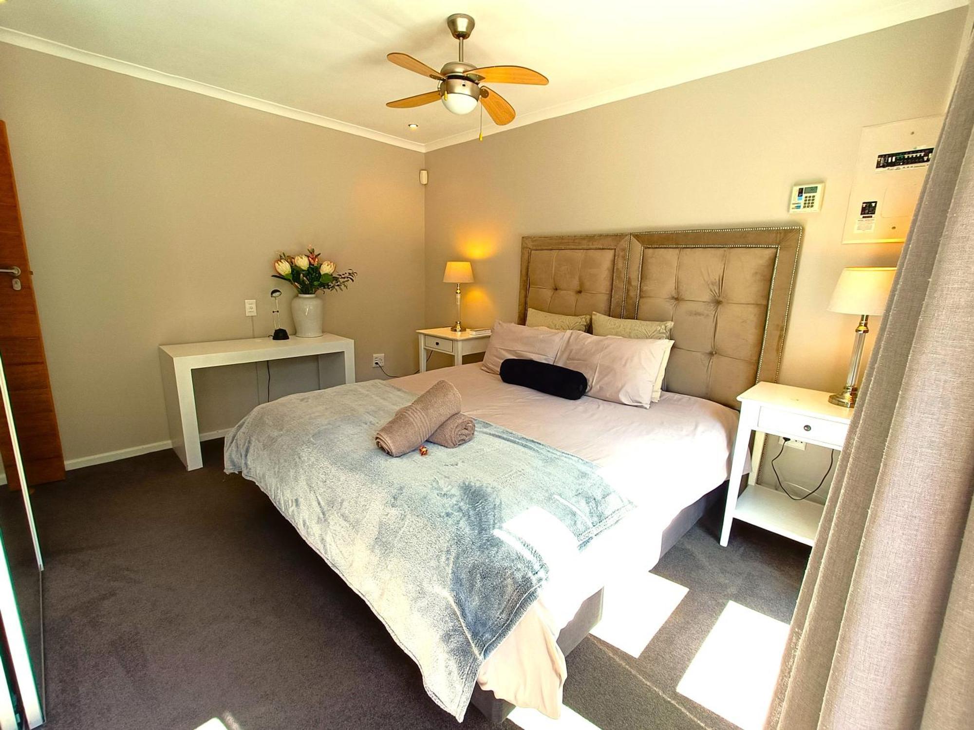 Apartment Mount Rhodes Guesthouse, Three Separate Units, Please Select Either Three Bedroom, Two And A Half Bedroom Or One Bedroom