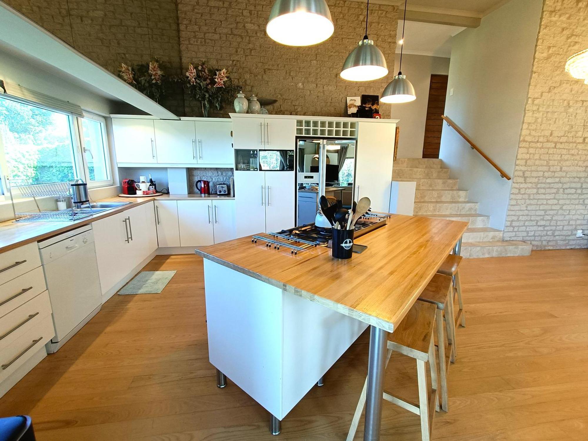 Mount Rhodes Guesthouse, Three Separate Units, Please Select Either Three Bedroom, Two And A Half Bedroom Or One Bedroom *