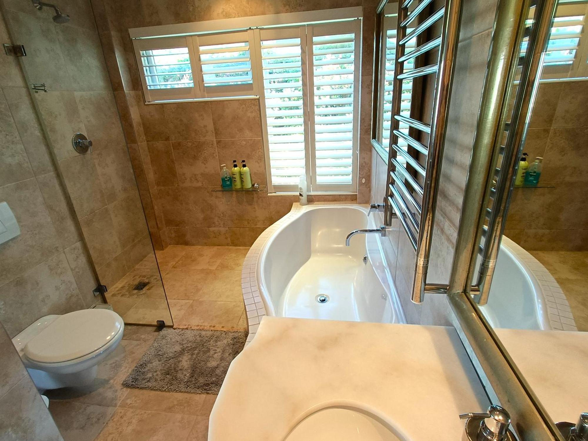 Apartment Mount Rhodes Guesthouse, Three Separate Units, Please Select Either Three Bedroom, Two And A Half Bedroom Or One Bedroom *